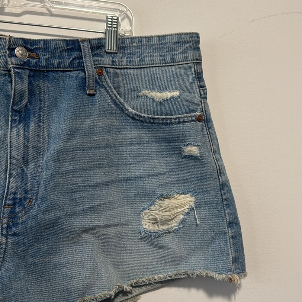 Madewell Blue Distressed Jean Shorts Relaxed Fit in Size 33 - Picture 5 of 10